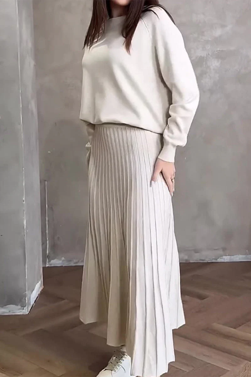 Aafke | Elegant, plain two-piece suit with an O-neck and long sleeves - Image 2