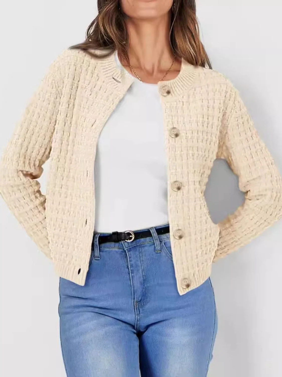 Adele | Buttoned, long-sleeved cardigan with a crew neck