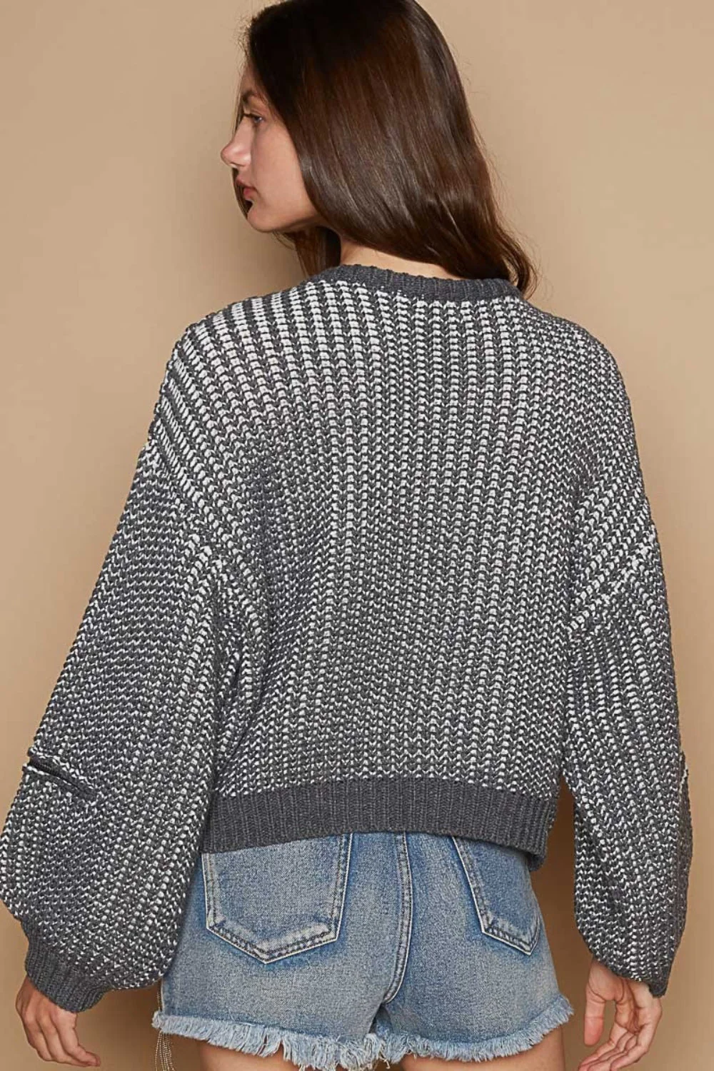 Adelina | Round neck sweater with heart patch and zip and pointed sleeves - Image 2