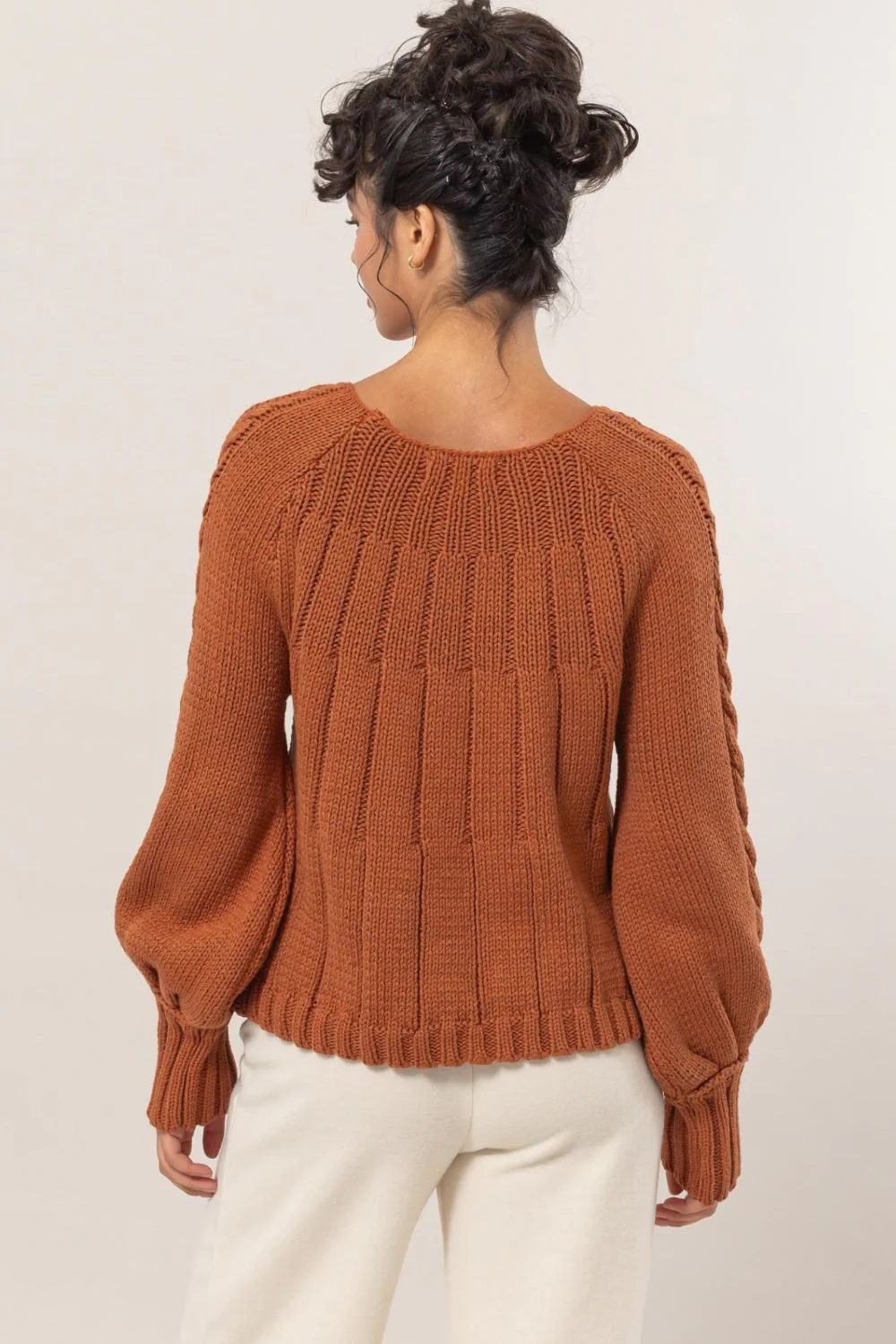 Agustina | Cable-knit sweater with a crew neck and raglan sleeves - Image 2