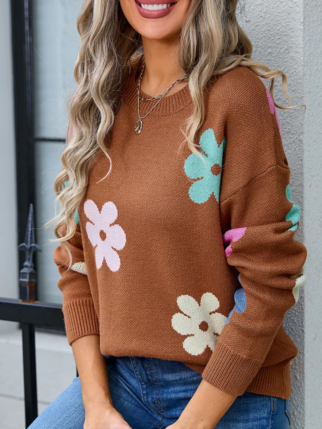 Aitana | Long-sleeved sweater with a floral crew neck - Image 15