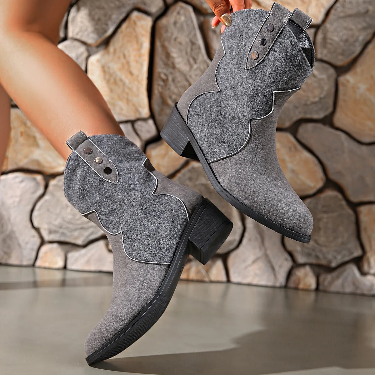 Alba | Suede boots with a pointed toe and block heel - Image 12