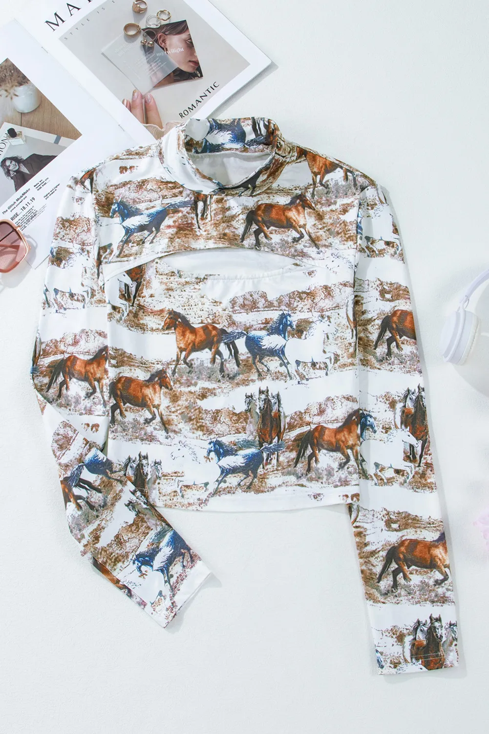 Alice | Long-sleeved T-shirt with stand-up collar and cutout print - Image 2