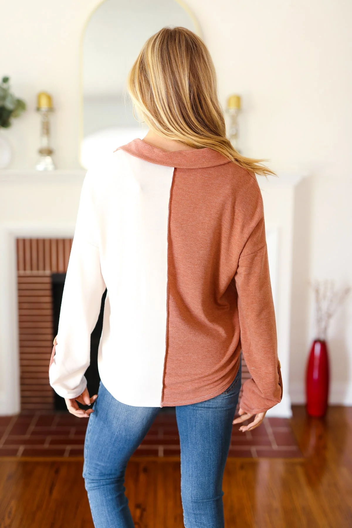 Alina | Start your day in rust brown with a notched neckline and half and half collar - Image 19