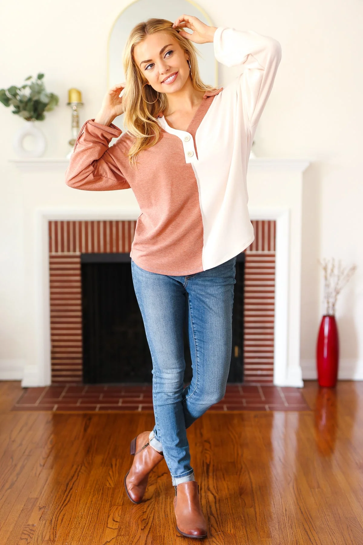 Alina | Start your day in rust brown with a notched neckline and half and half collar - Image 5