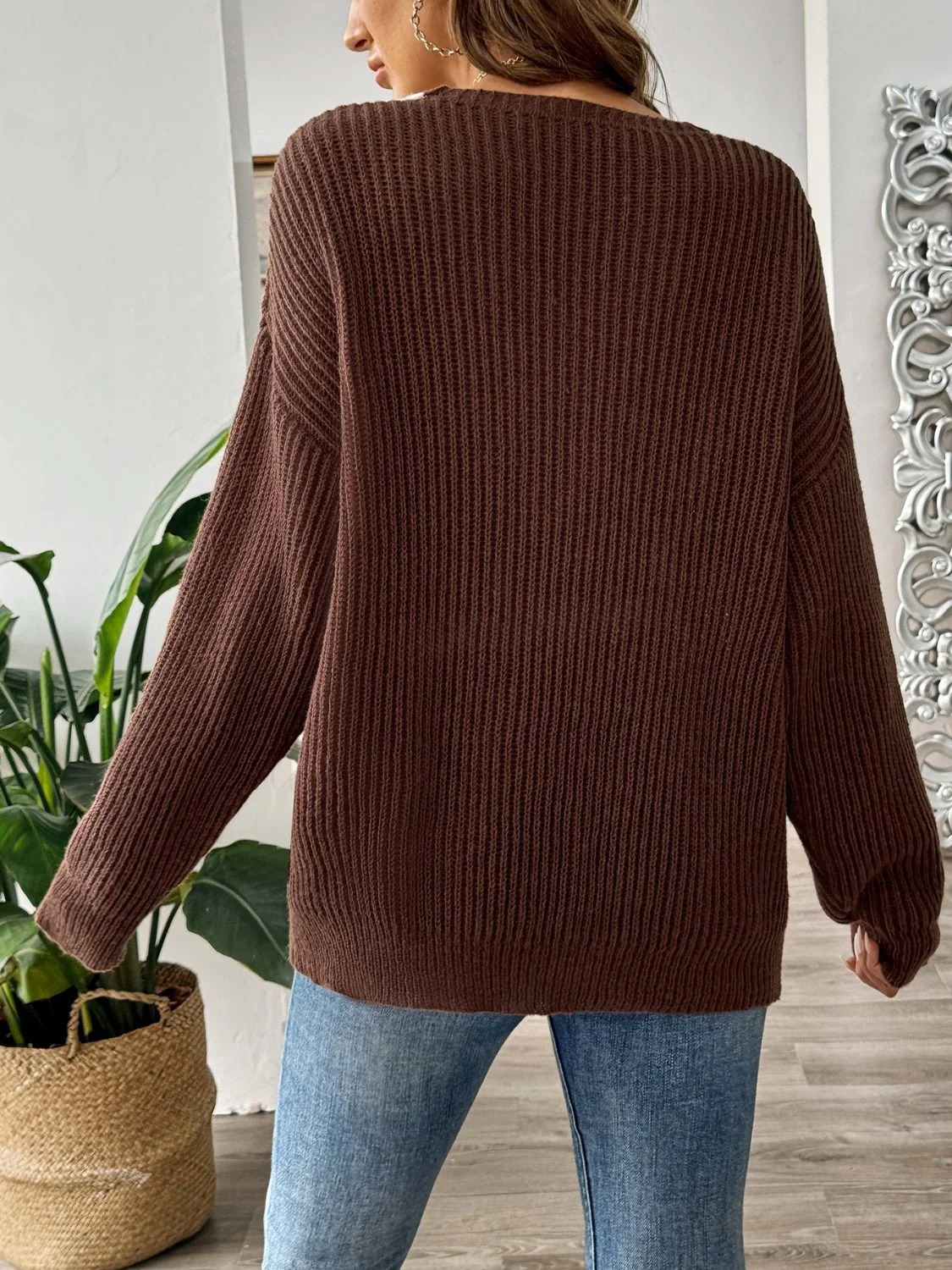Alma | Jumper with contrasting colors and relaxed shoulders - Image 2