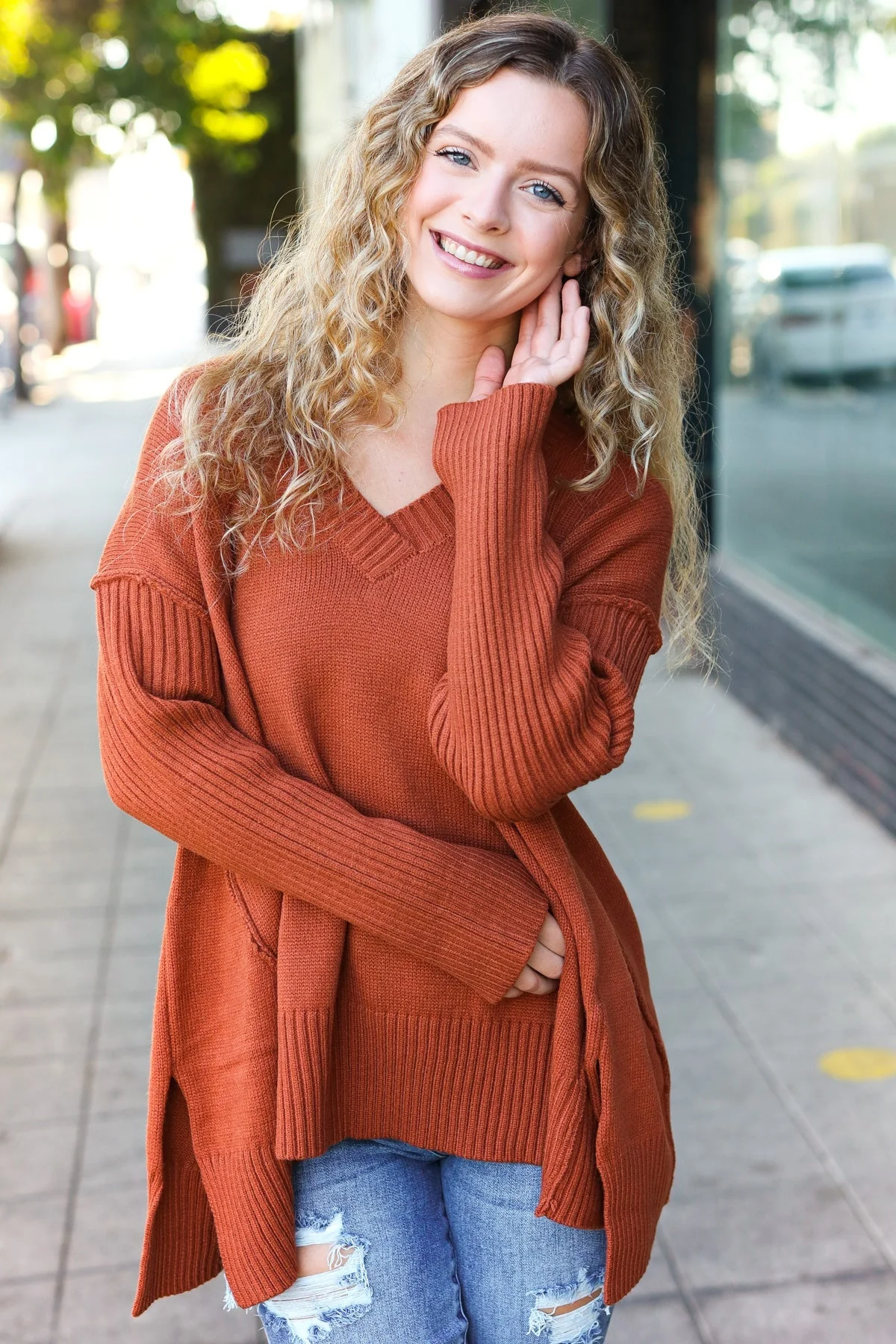Amalia | Casual chic rust oversized rib knit V-neck sweater - Image 5
