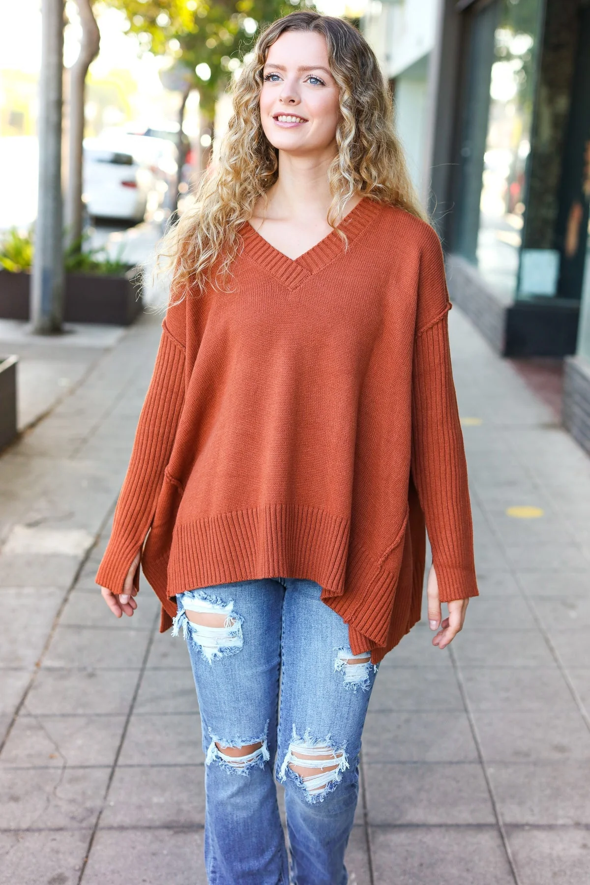 Amalia | Casual chic rust oversized rib knit V-neck sweater - Image 6