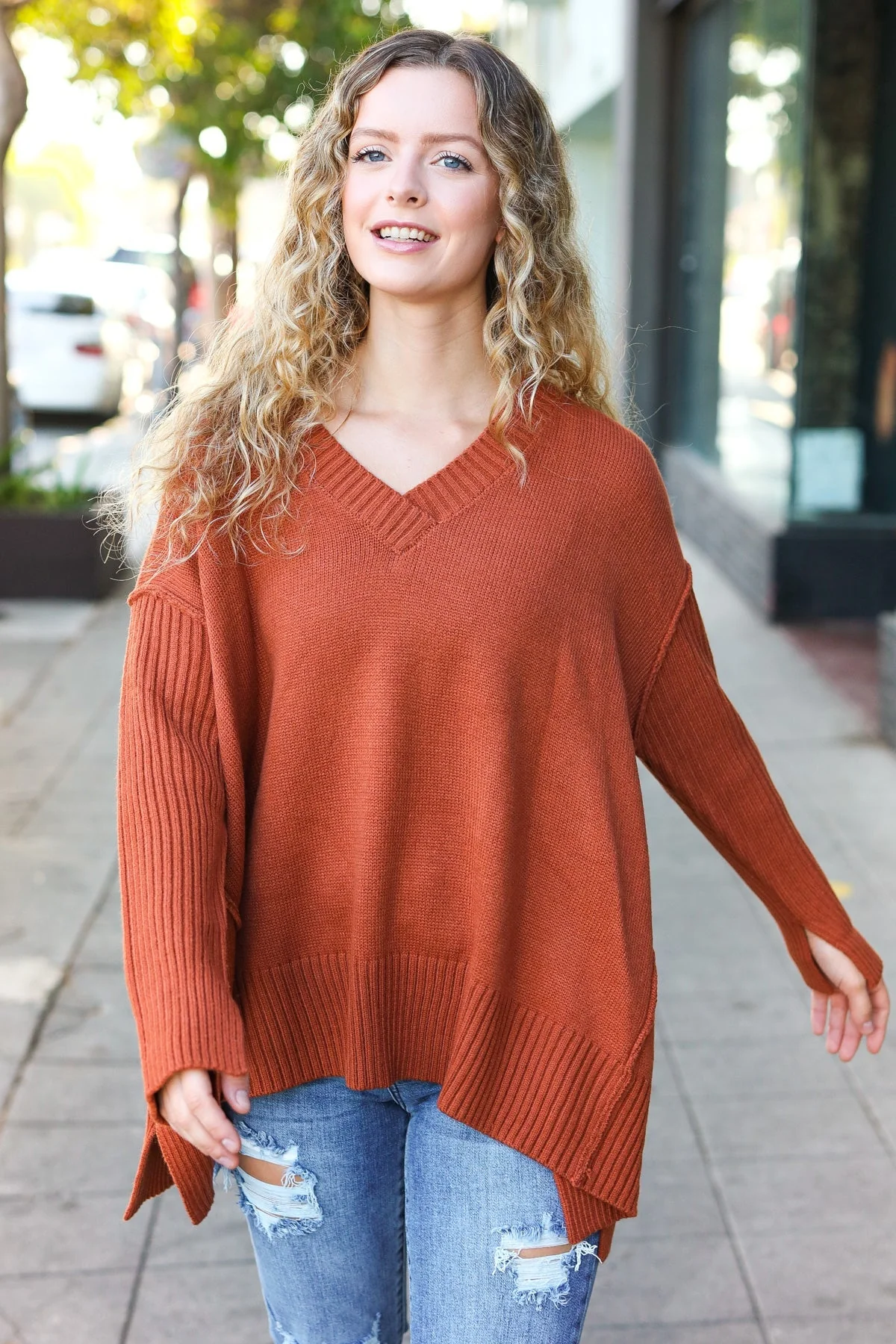 Amalia | Casual chic rust oversized rib knit V-neck sweater - Image 7