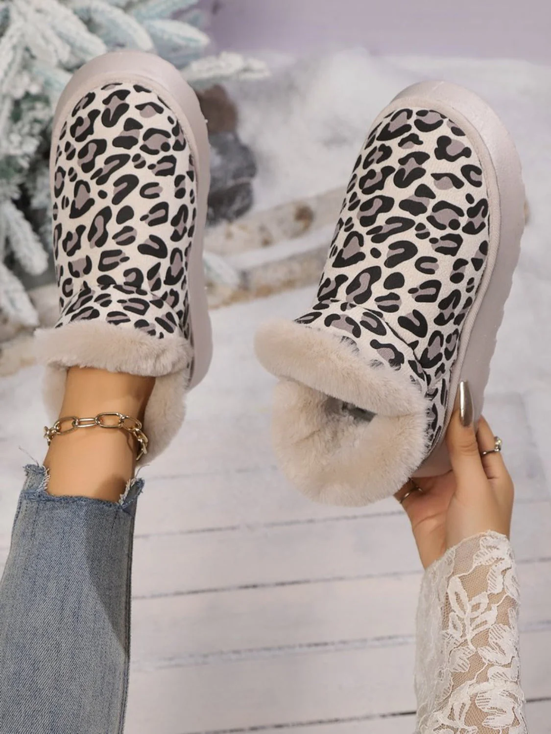 Angeline's | Thermal leopard platform boots with a round toe - Image 3