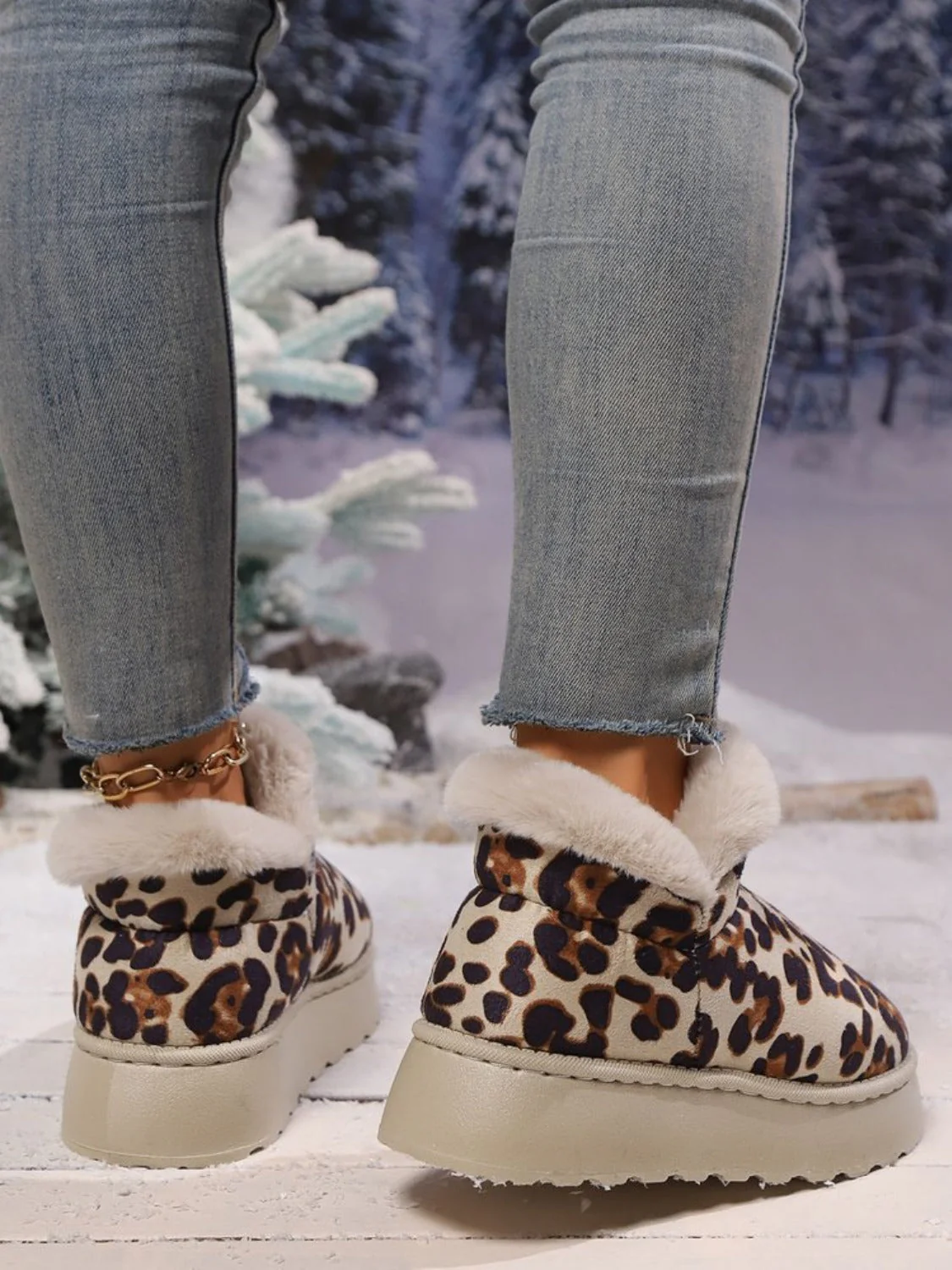 Angeline's | Thermal leopard platform boots with a round toe - Image 5