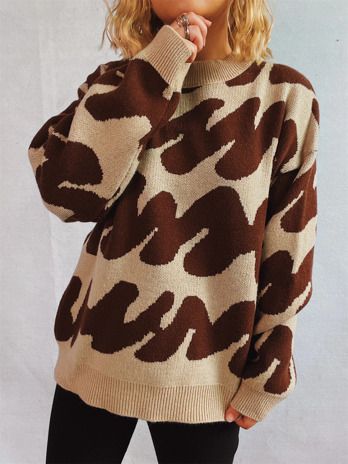Anita | Contrasting long-sleeved sweater with a crew neck - Image 15