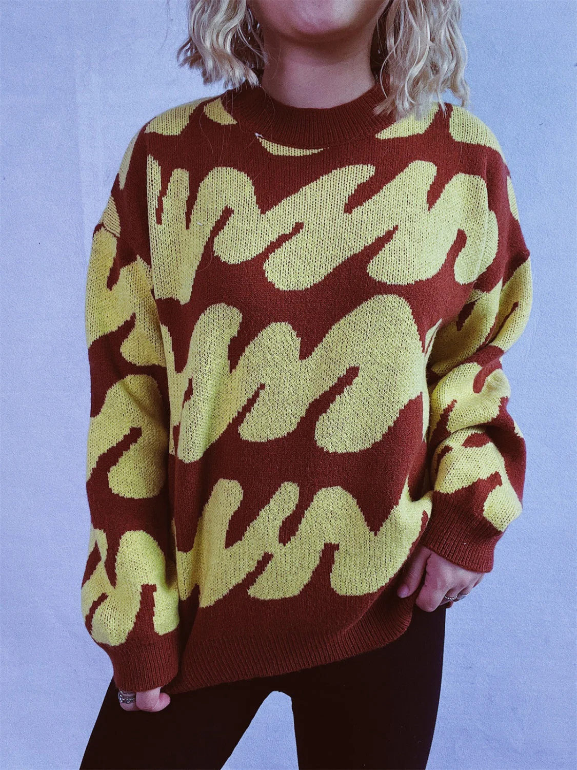 Anita | Contrasting long-sleeved sweater with a crew neck - Image 9
