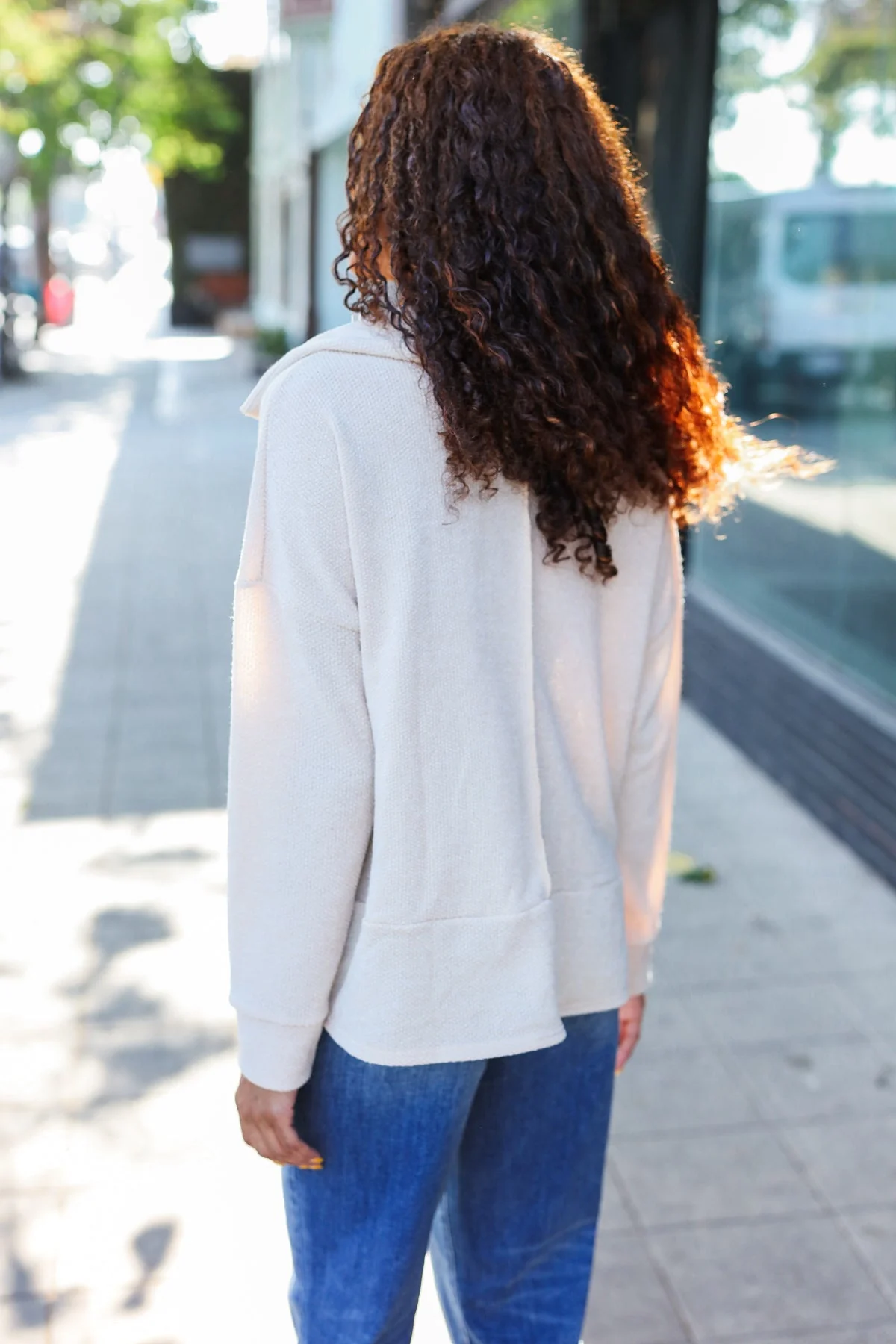 Anke | Easy Living oatmeal knit sweater with a notched neckline and oversized collar - Image 12