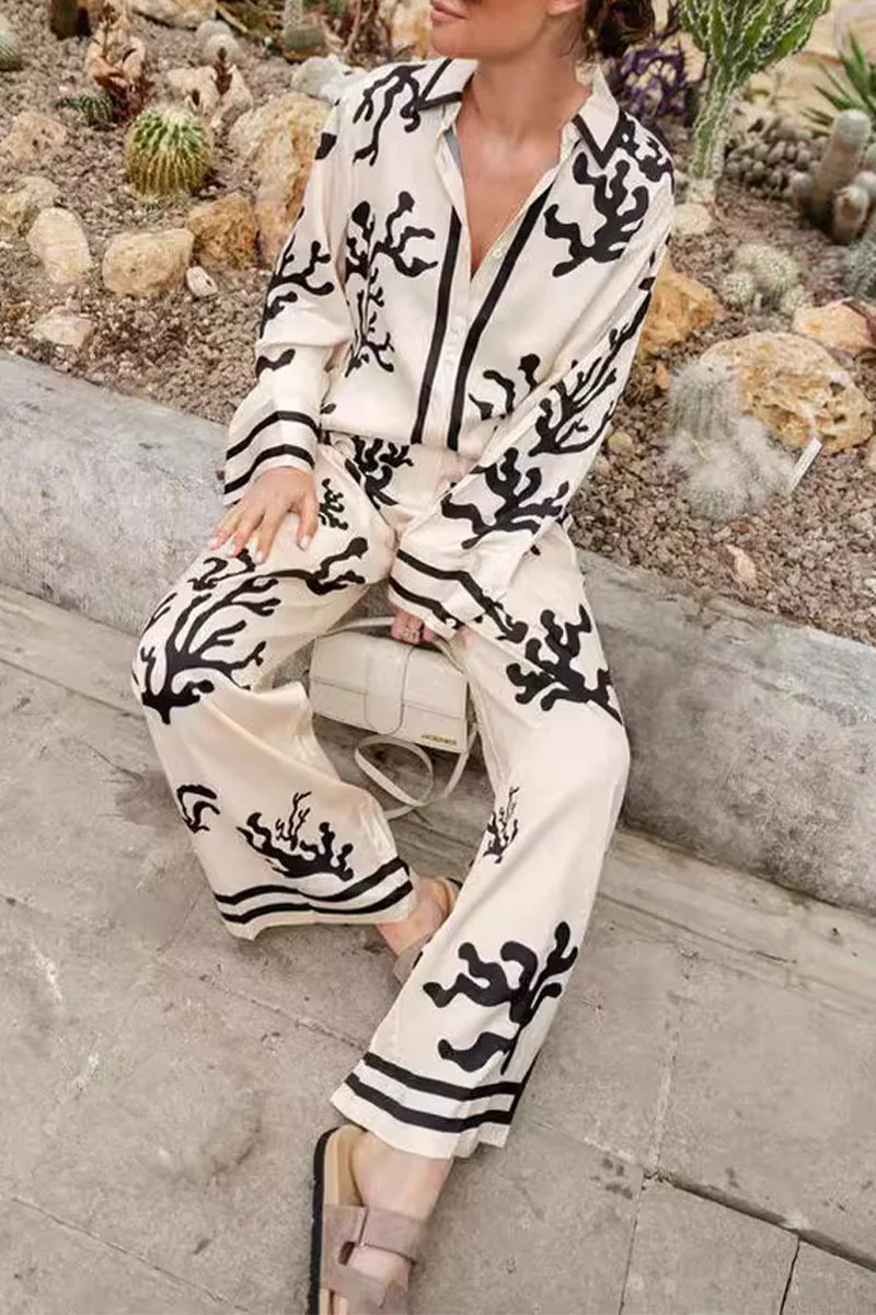 Anne | Casual holiday two-piece suit with a geometric print, turn-down collar and long sleeves - Image 2