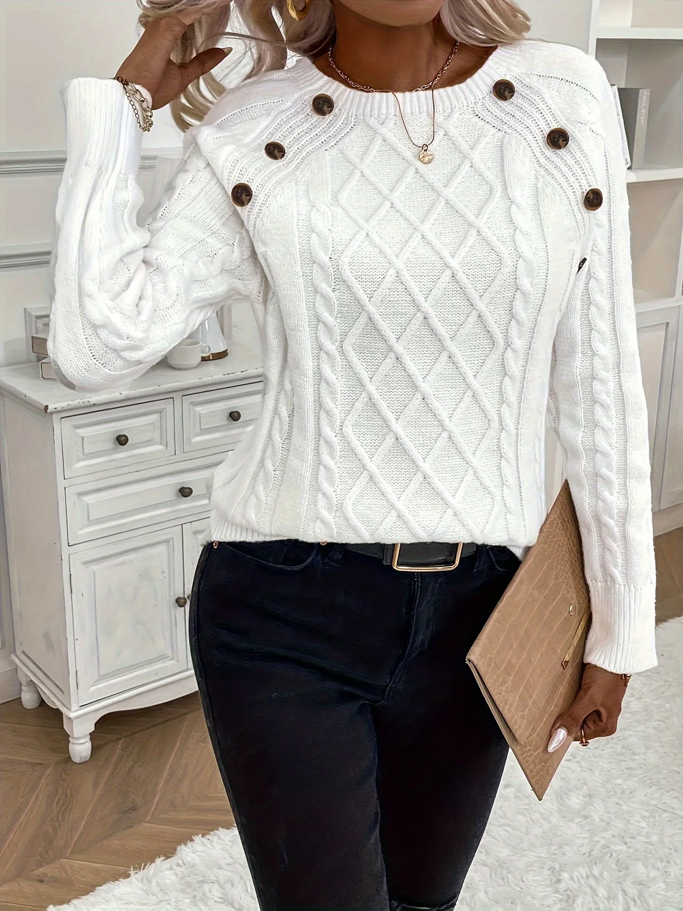 Annelie | Single-breasted cable-knit sweater with a crew neck