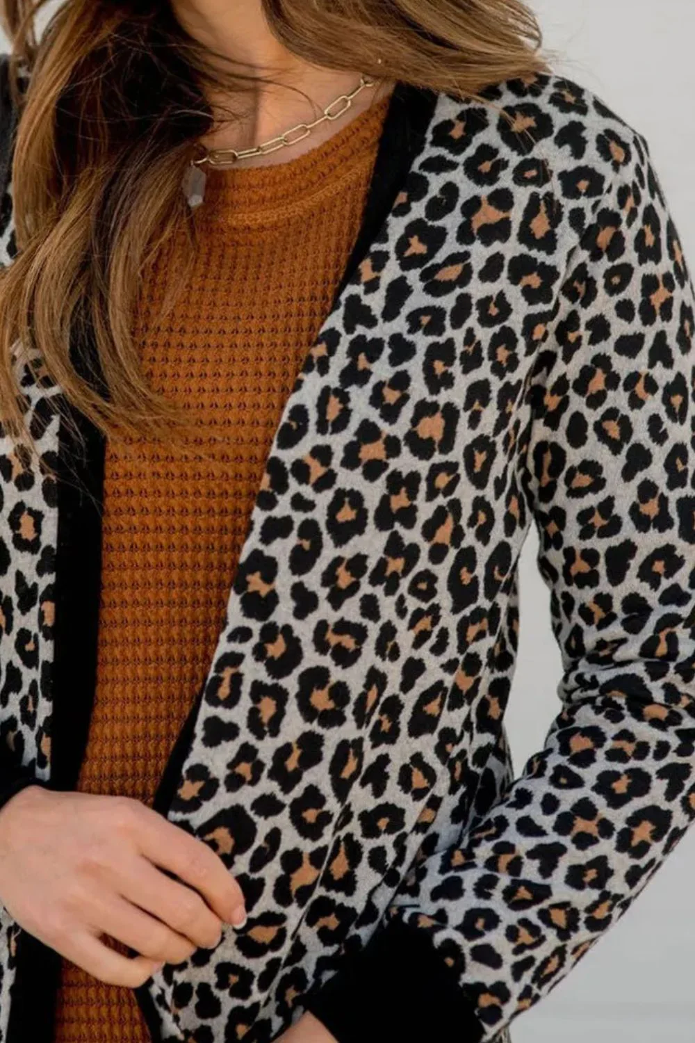 Anneliese | Open front leopard print cover with pockets - Image 2