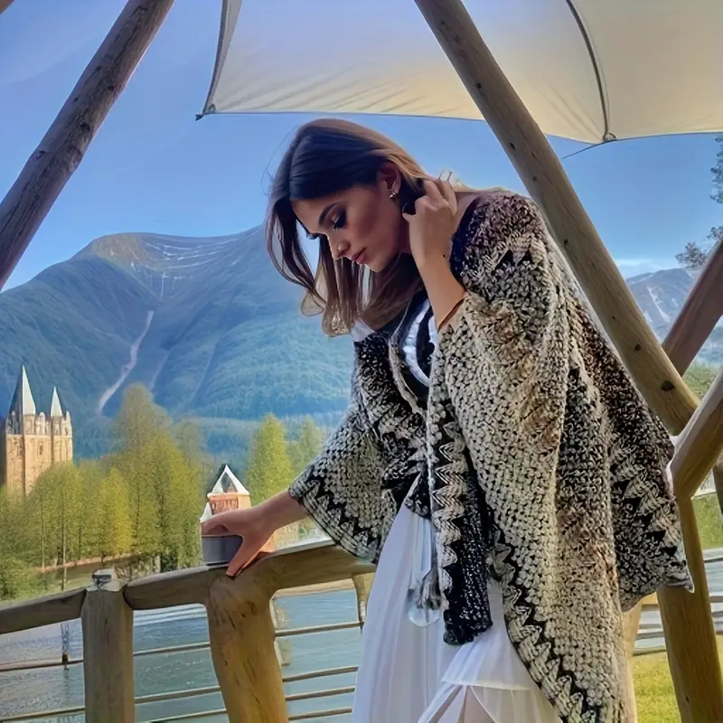 Antonia | Knitted poncho shawl