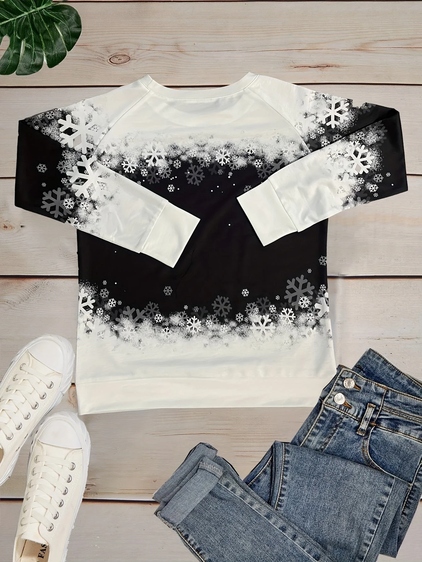 Aurora | Comfortable winter sweatshirt with cat motifs - Image 6