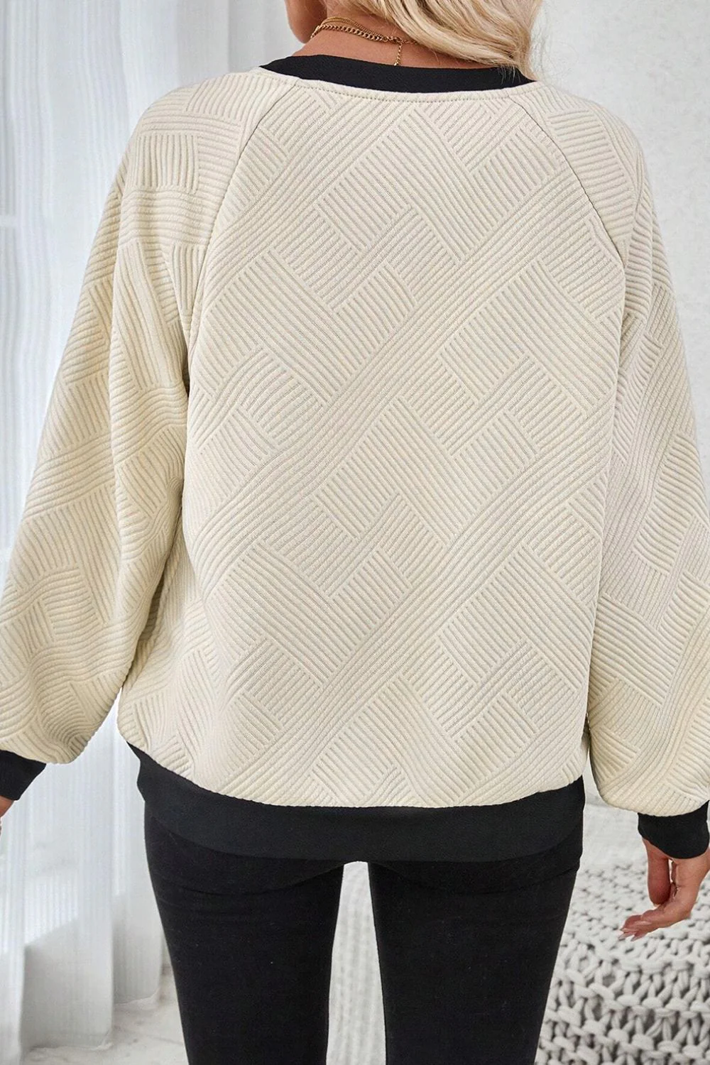 Azucena | Long-sleeved sweatshirt with textured contrast - Image 3