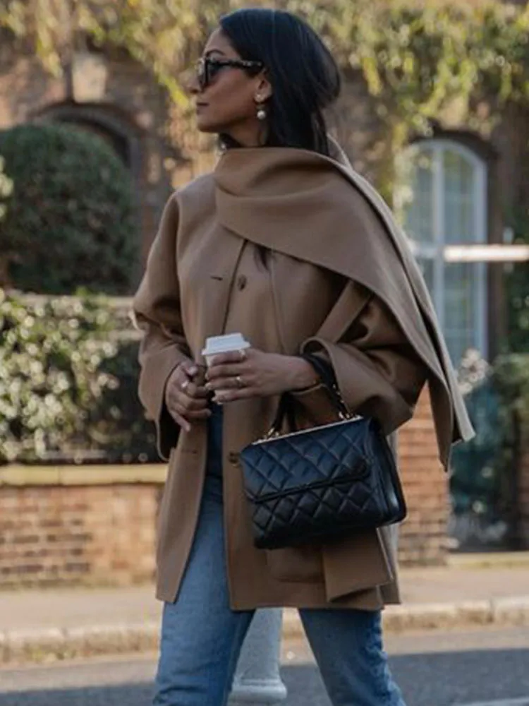Beatriz | Elegant women's coat with scarf
