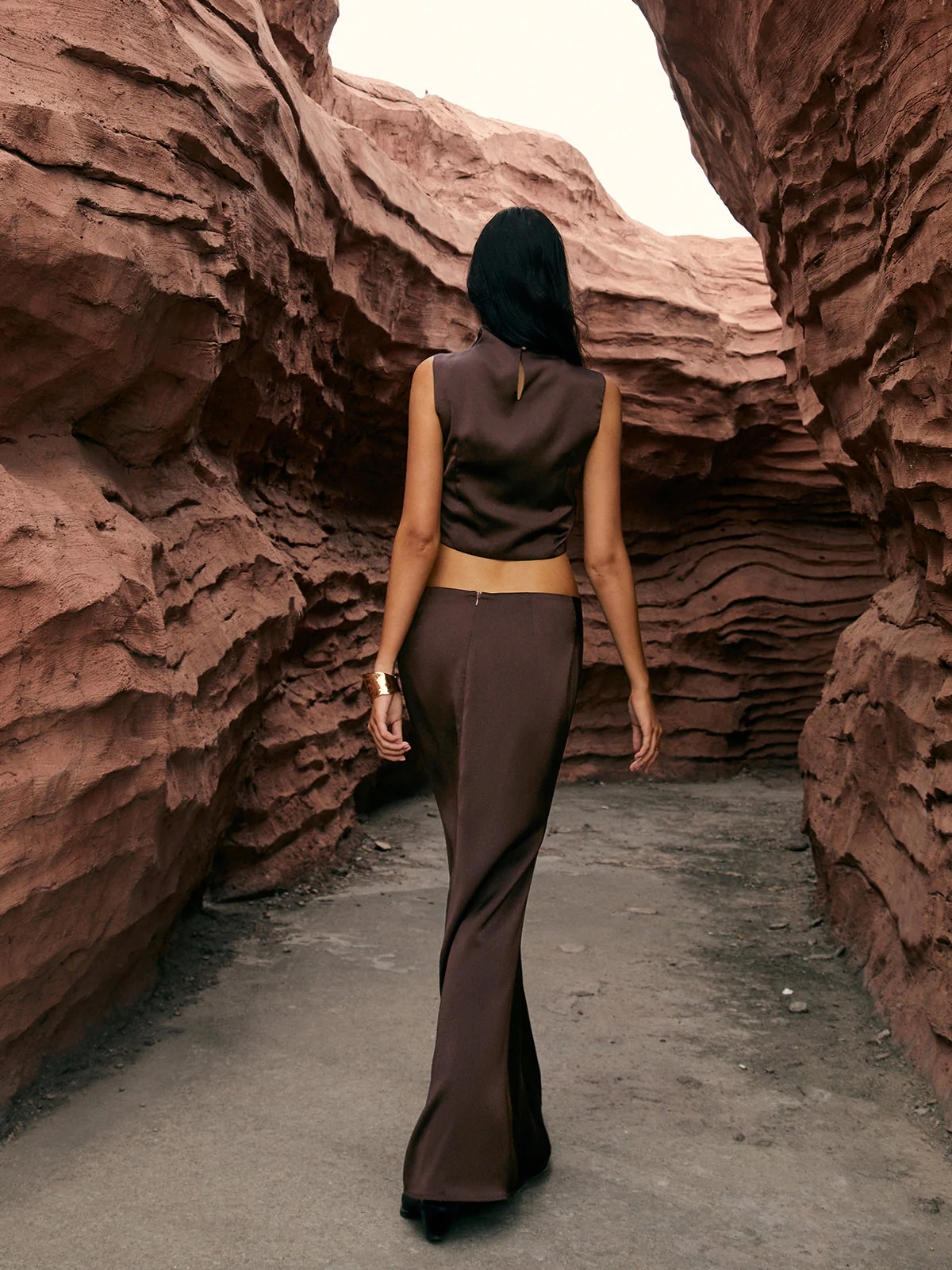 Brent® | Style Asymmetric Pleated Blouse Without Sleeves From Maillard - Image 4