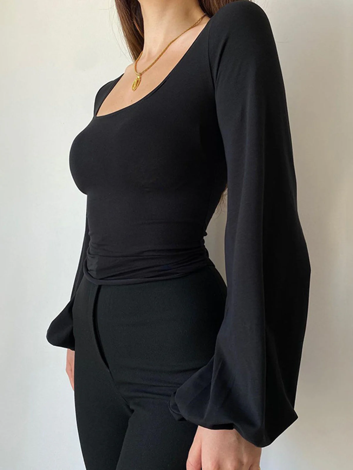 Bretann® | Elegant Blouse With Puff Sleeves And Square Neckline - Image 2