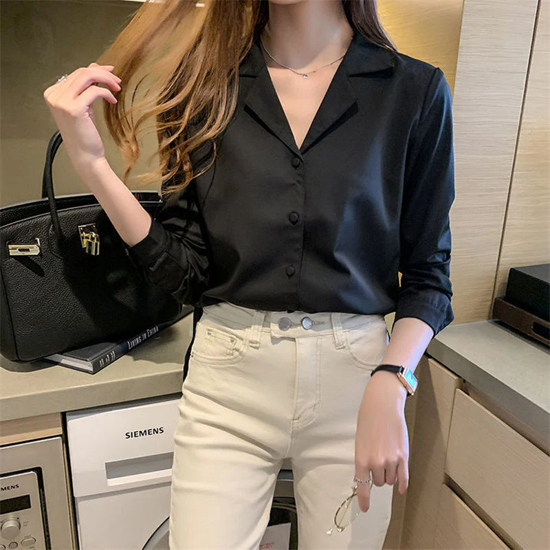 Bruzzese® | Stylish And Comfortable Autumn Blouse For Women - Image 2