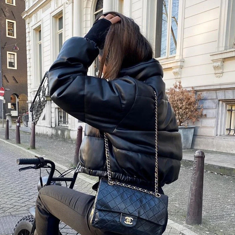 Carmen | Short black bomber style down jacket