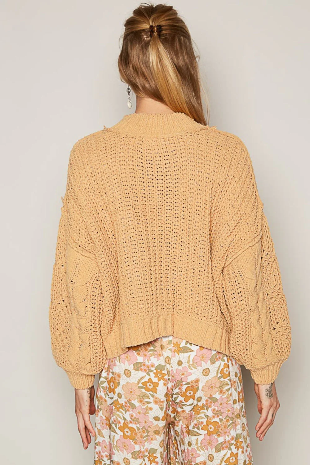 Carolina | Sweater with stand-up collar and cable knit - Image 2