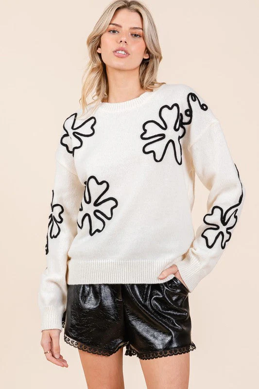 Cecilia | Plus knitted sweater with floral embroidery - Image 14