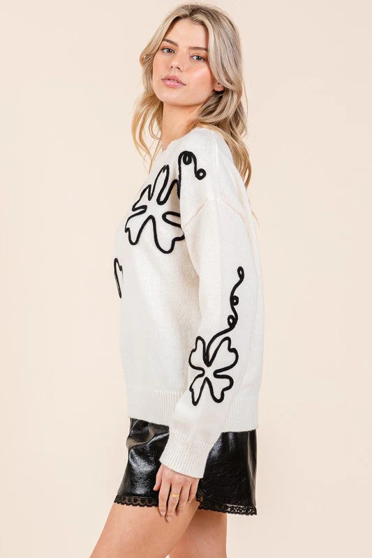 Cecilia | Plus knitted sweater with floral embroidery - Image 15