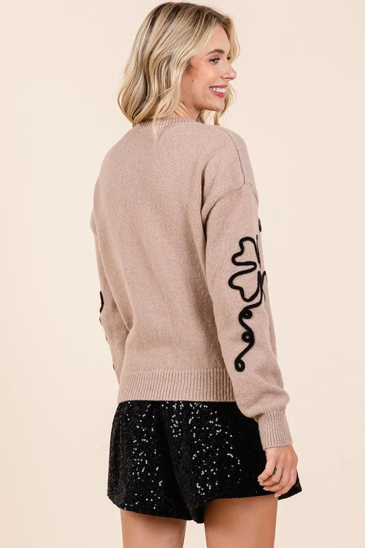 Cecilia | Plus knitted sweater with floral embroidery - Image 9
