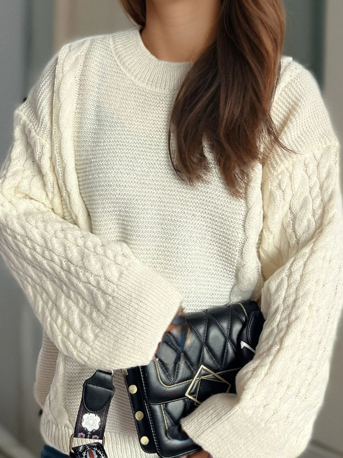 Celeste | Long-sleeved cable-knit sweater with a crew neck