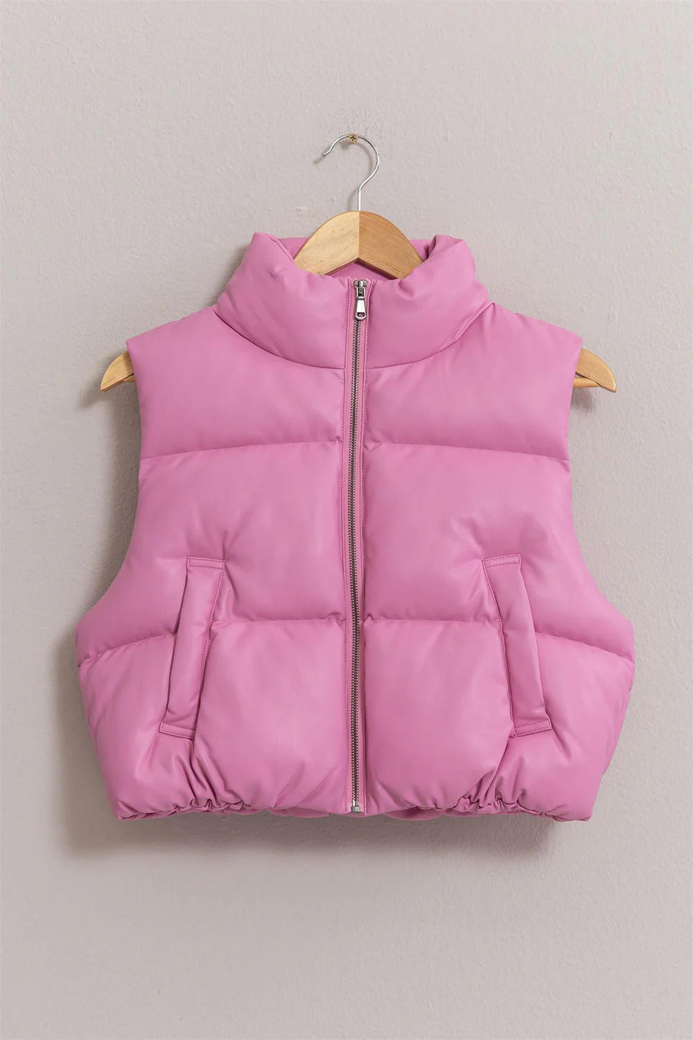 Celia | Cropped leather puffer vest with zip fastening - Image 4
