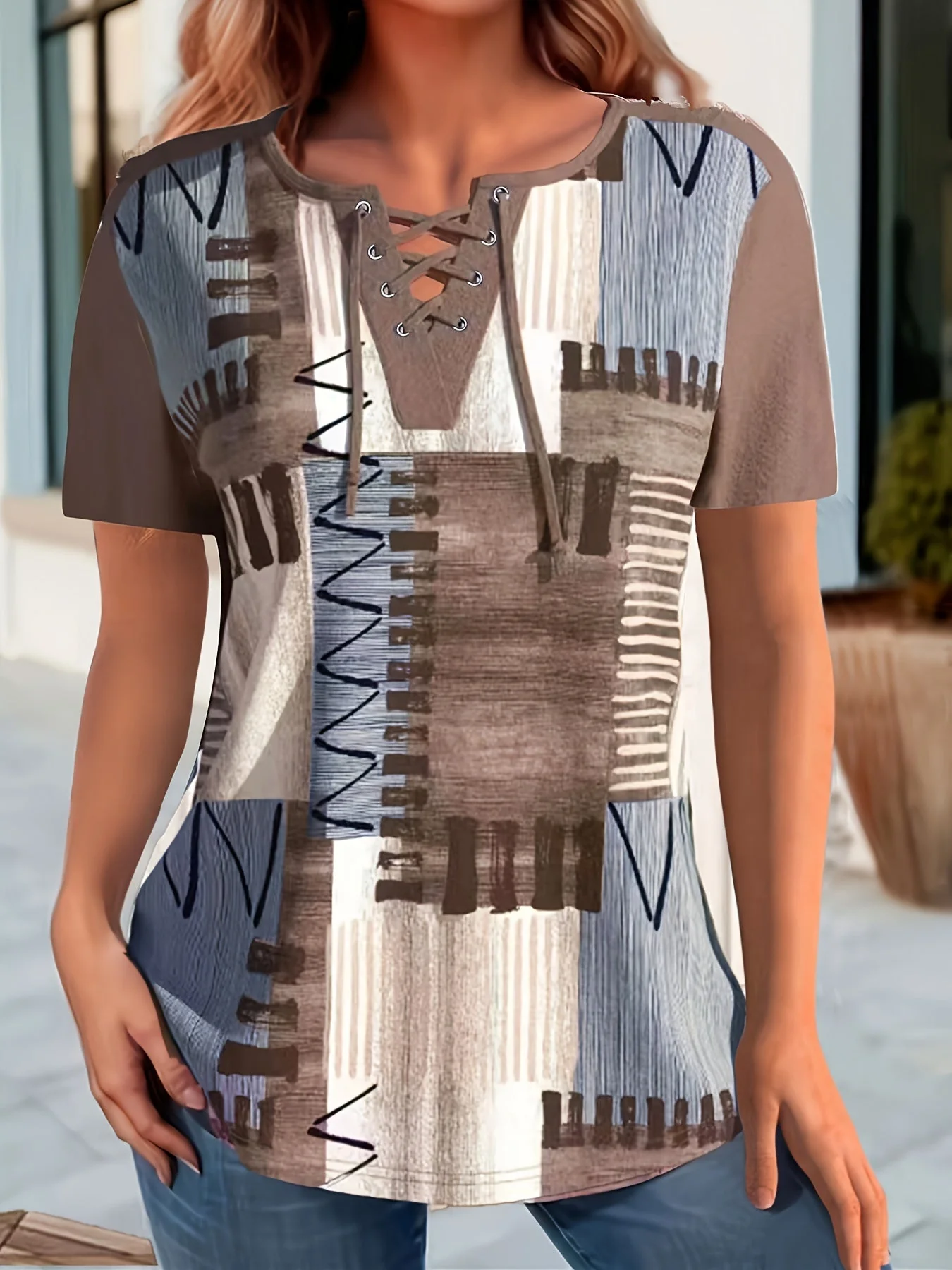 Cesarea® | Stylish V-Neck T-Shirt With Geometric Print