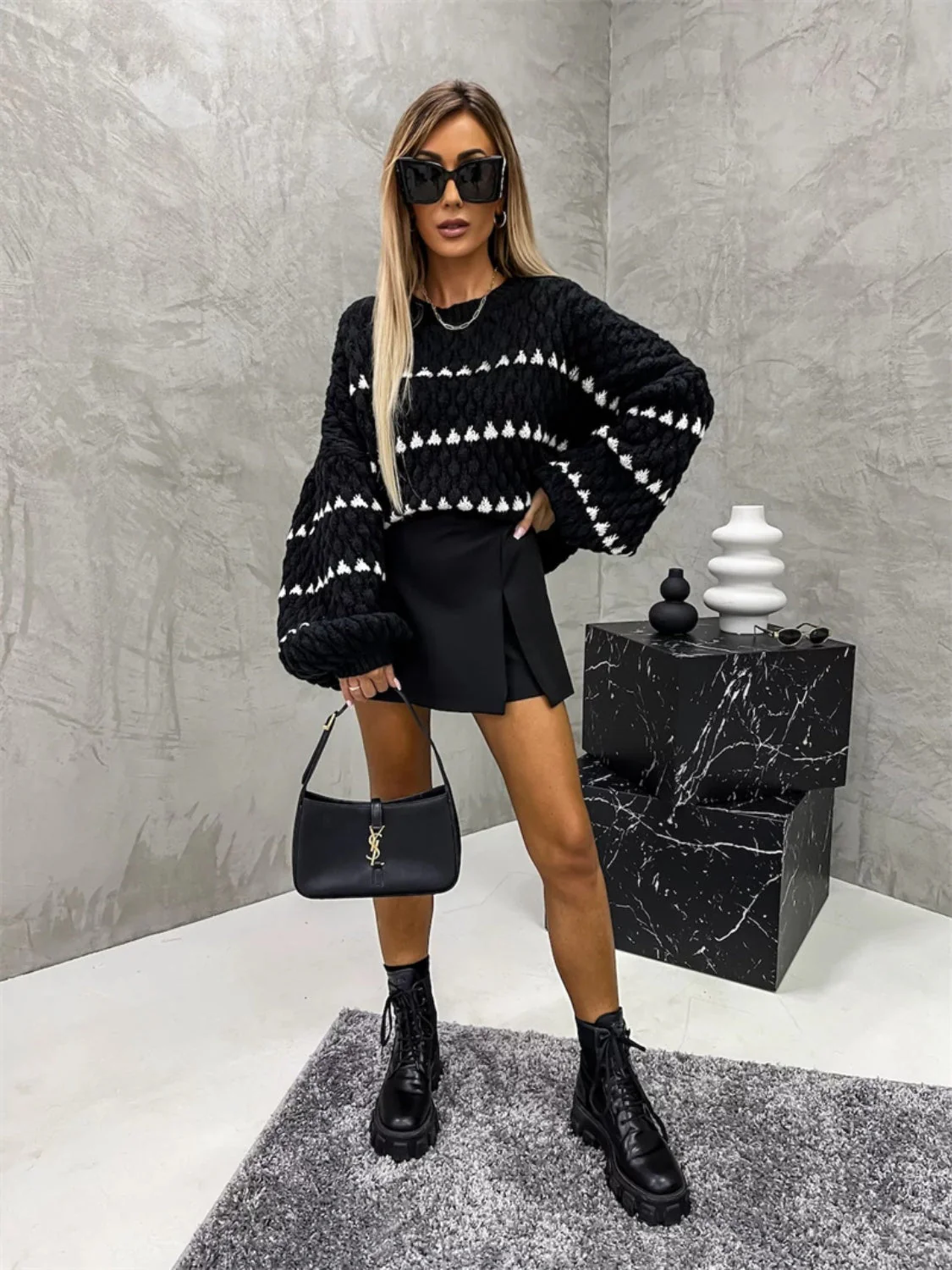 Clara | Contrasting long-sleeved sweater with a crew neck - Image 5
