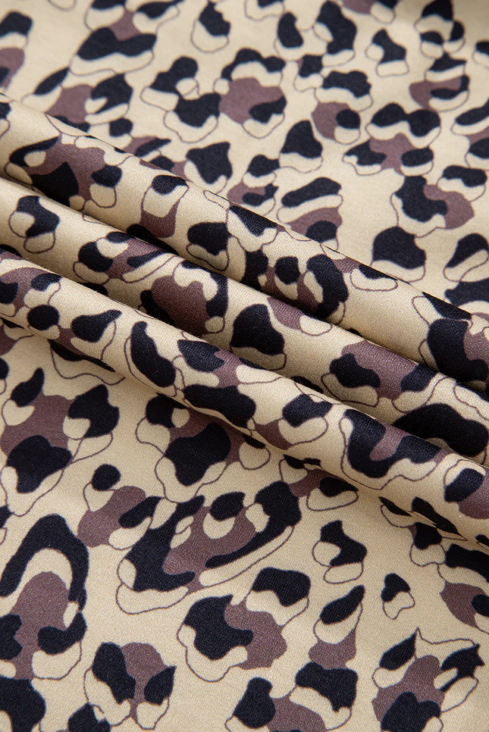 Clara | Long-sleeved sweatshirt with a slit leopard crew neck - Image 7