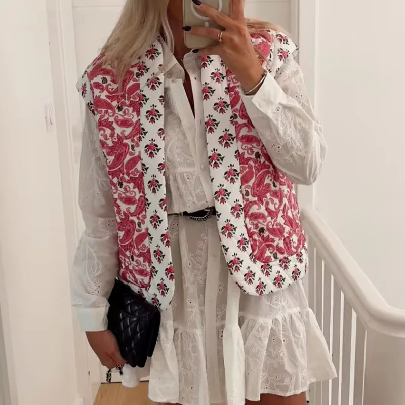 Clara® | Paisley Print Steppweste