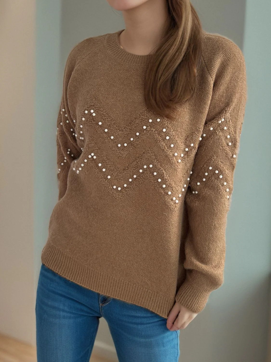 Concepcion | Round neck sweater with raglan sleeves and pearl trim - Image 14