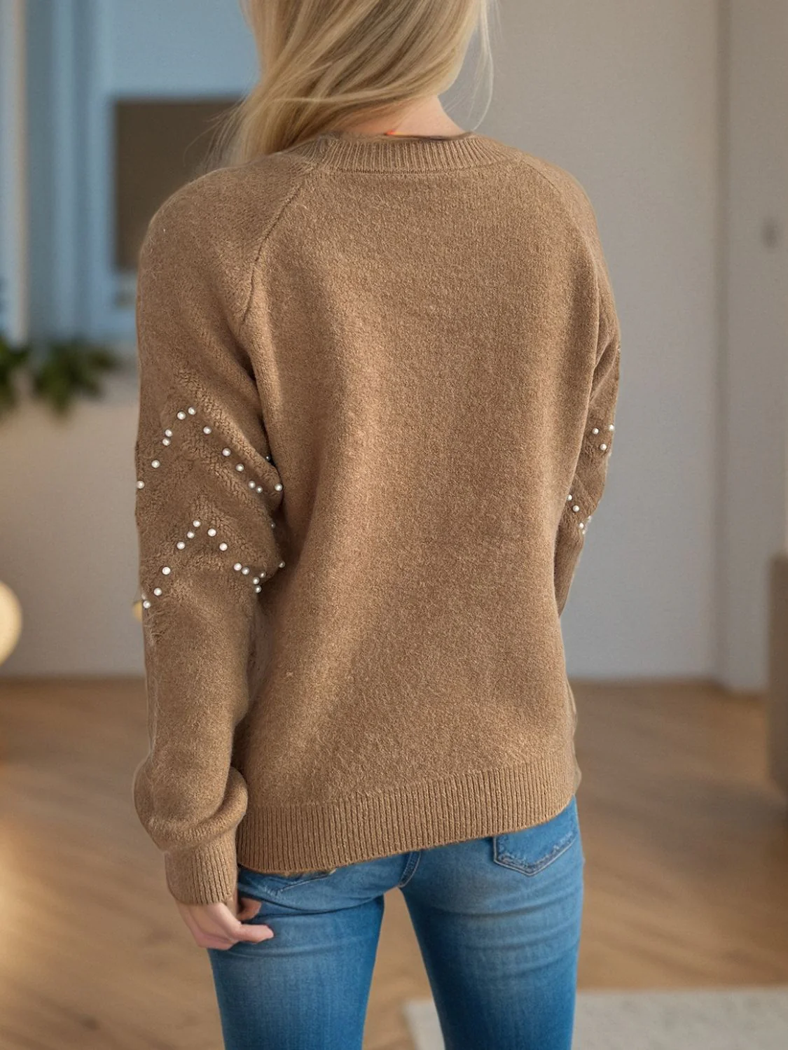Concepcion | Round neck sweater with raglan sleeves and pearl trim - Image 16