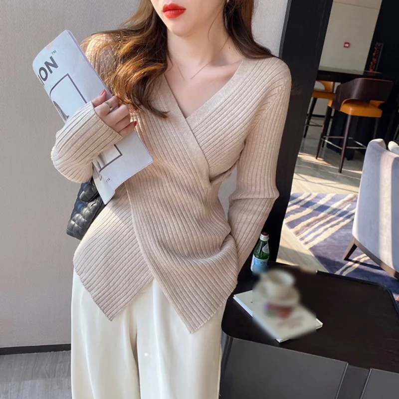 Cristiana | Women's knitted sweater with long sleeves and V-neck - Image 3