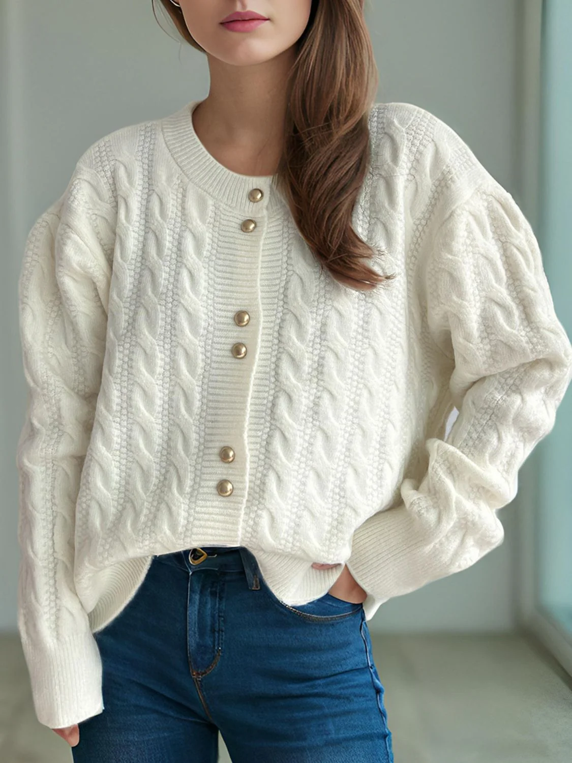 Cristina | Cable knit cardigan with a crew neck and long sleeves