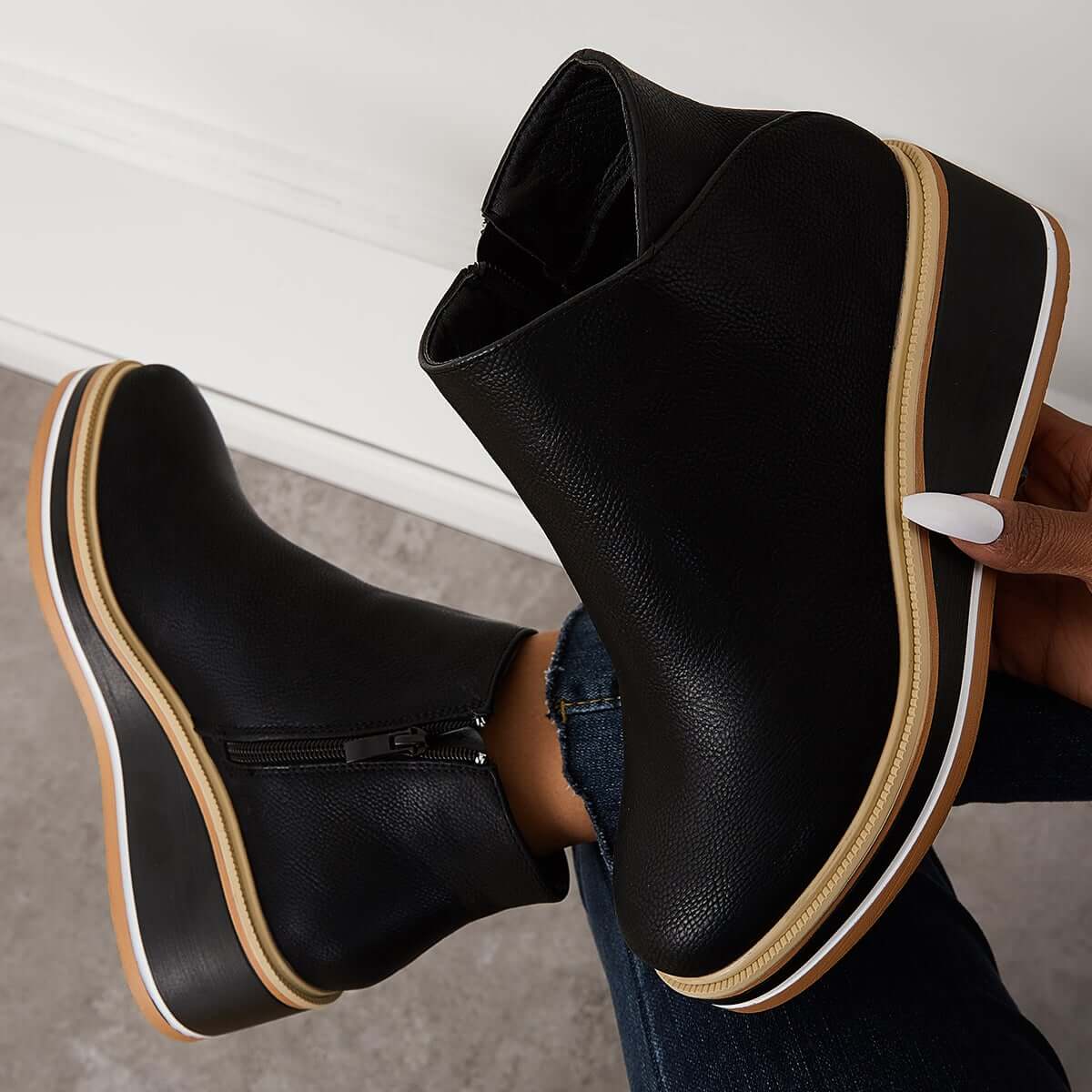 Cristina | Durable and supportive orthopedic boots - Image 3