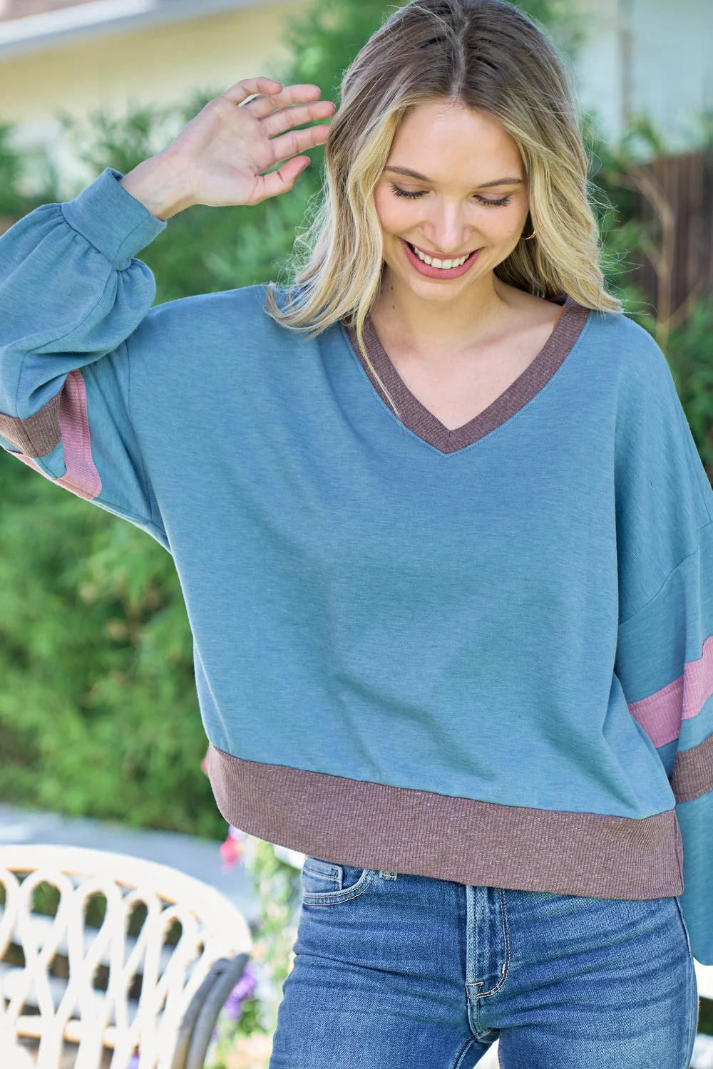 Cristina | Hailey & Co. color block V-neck cropped sweatshirt - Image 4