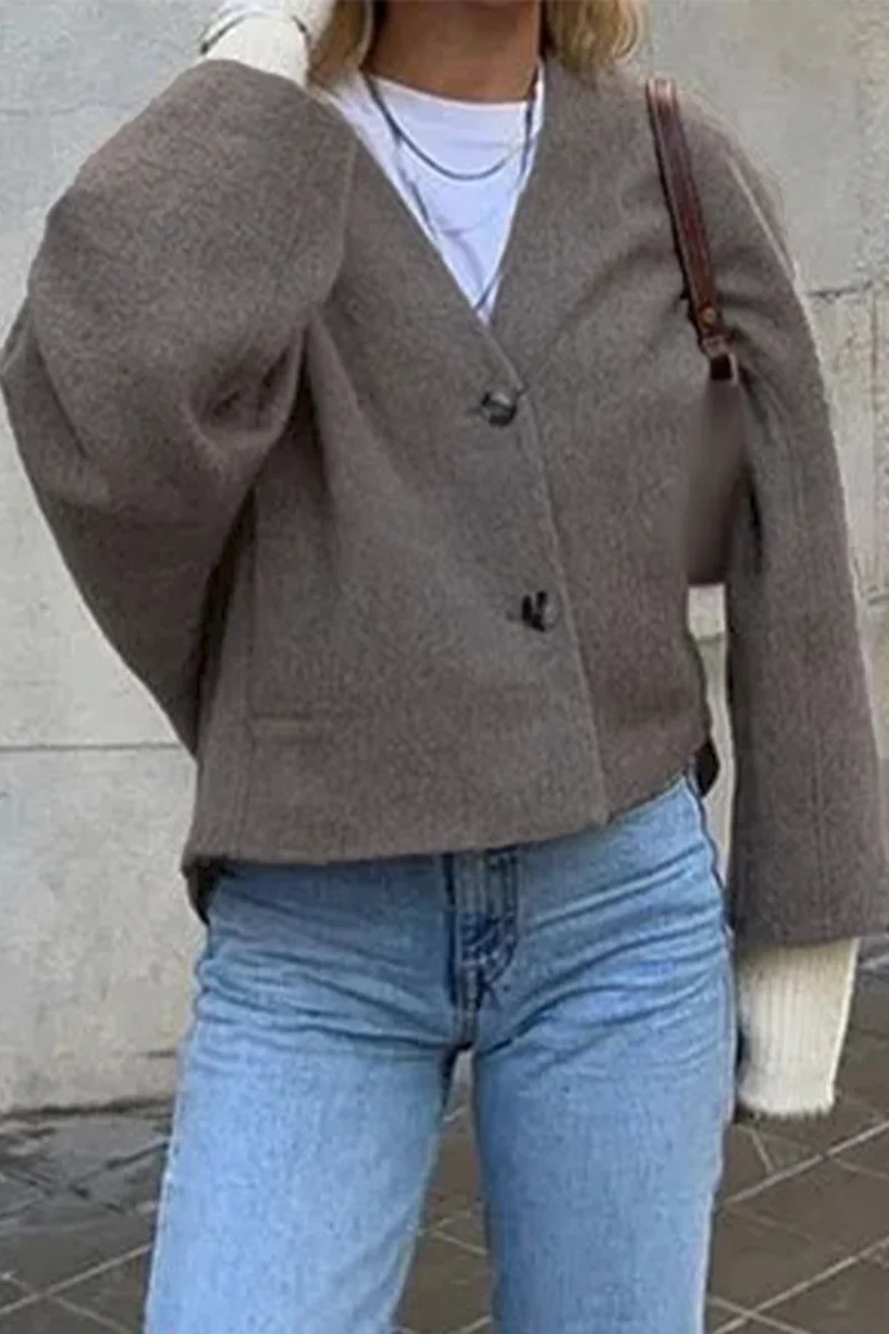 Dafne | Casual everyday outerwear with solid color buttons and chunky V-neck - Image 2