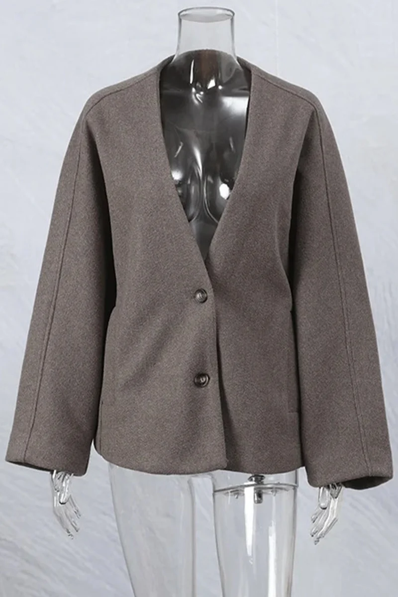 Dafne | Casual everyday outerwear with solid color buttons and chunky V-neck - Image 4