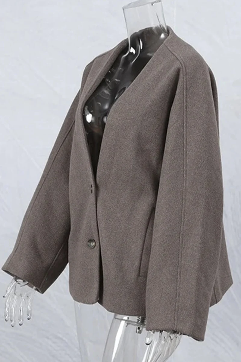 Dafne | Casual everyday outerwear with solid color buttons and chunky V-neck - Image 5