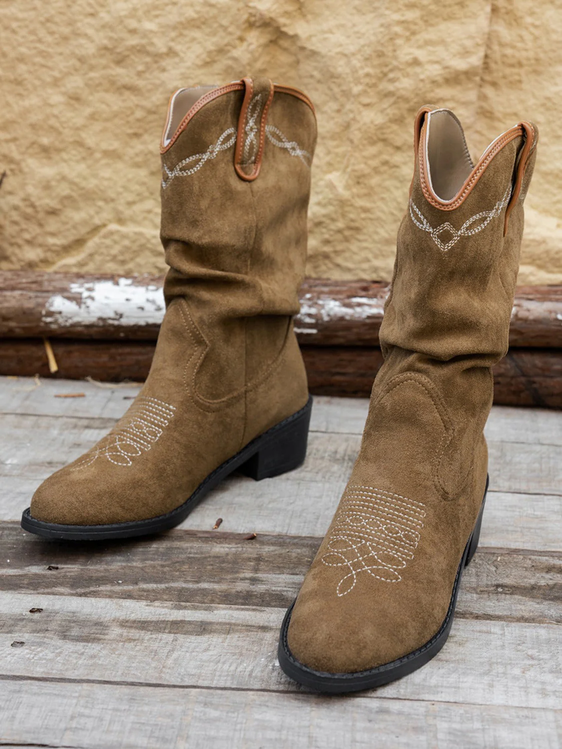 Dagny | Embroidered pointed toe boots with block heel - Image 4