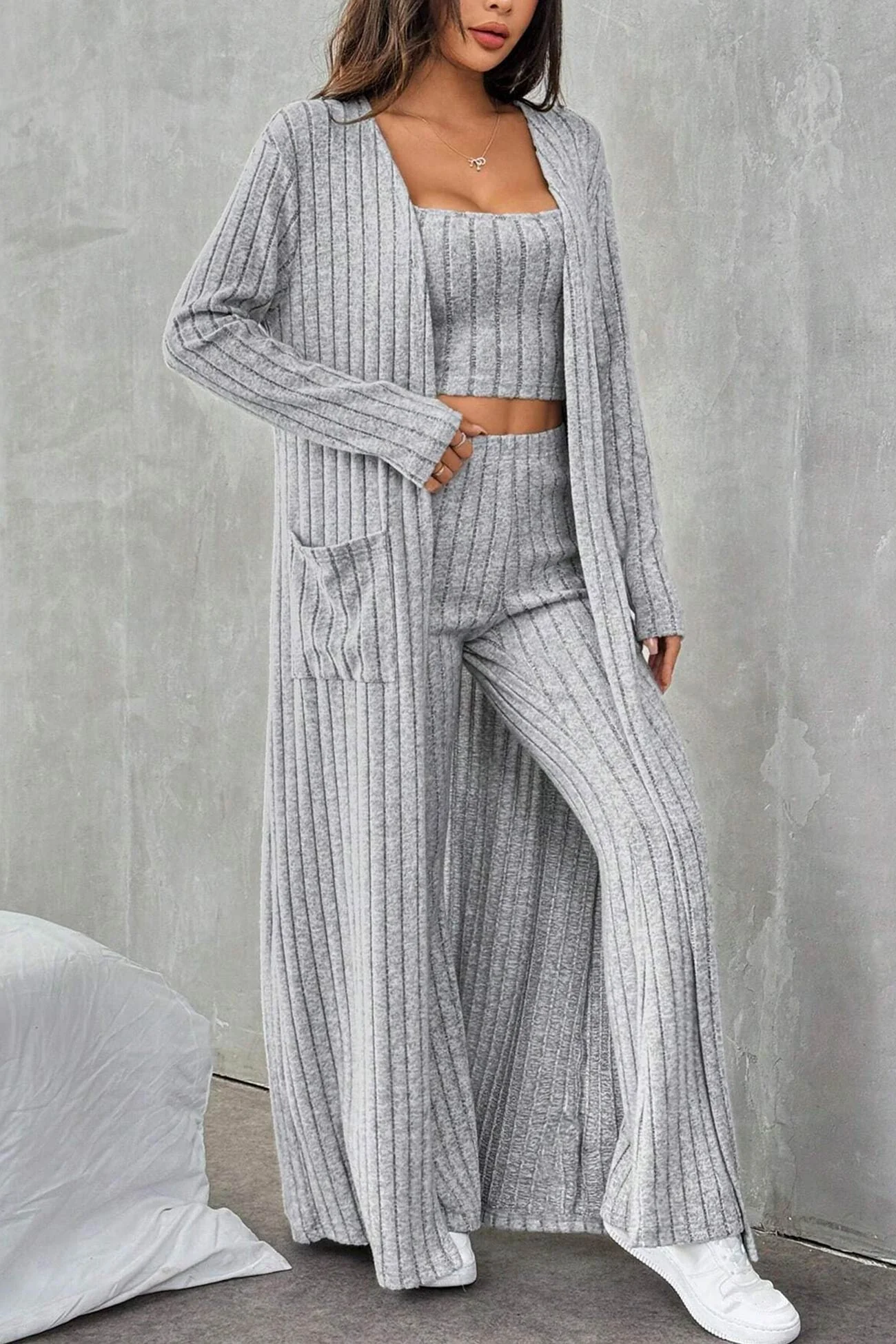 Dagny | Three-piece set of gray rib-knit cardigan